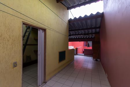 Casa à venda com 120m², 5 quartos e 1 vaga Casa à venda com 120m², 5 quartos e 1 vagaQuintal