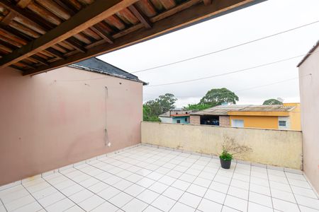 Casa à venda com 120m², 5 quartos e 1 vaga Casa à venda com 120m², 5 quartos e 1 vagaVaranda