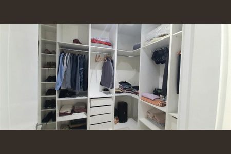 Casa à venda com 204m², 3 quartos e 3 vagas
