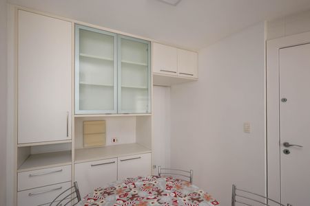 Apartamento à venda com 110m², 3 quartos e 2 vagas Apartamento à venda com 110m², 3 quartos e 2 vagasCozinha - Armários