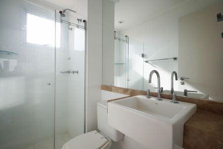 Apartamento à venda com 110m², 3 quartos e 2 vagas Apartamento à venda com 110m², 3 quartos e 2 vagasBanheiro 2
