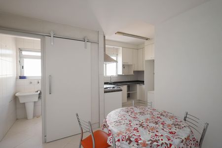 Apartamento à venda com 110m², 3 quartos e 2 vagas Apartamento à venda com 110m², 3 quartos e 2 vagasCozinha - Armários