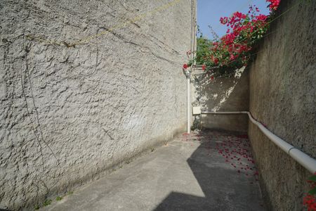 Casa para alugar com 76m², 2 quartos e 1 vaga Casa para alugar com 76m², 2 quartos e 1 vagaÁrea externa