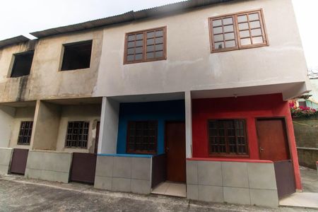 Casa para alugar com 52m², 2 quartos e 1 vaga Casa para alugar com 52m², 2 quartos e 1 vagaFachada