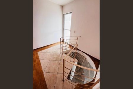 Corredor de apartamento para alugar com 2 quartos, 122m² em Jardim Santa Teresinha, São Paulo