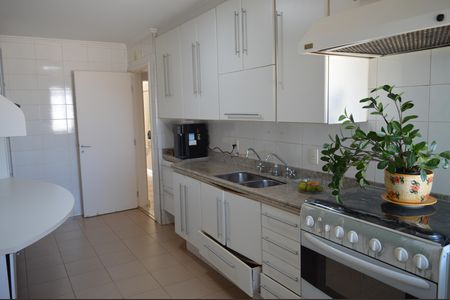 Apartamento para alugar com 178m², 3 quartos e 2 vagasCozinha