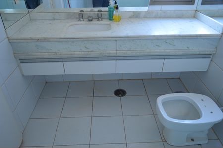 Apartamento para alugar com 178m², 3 quartos e 2 vagasBanheiro da Suíte 2