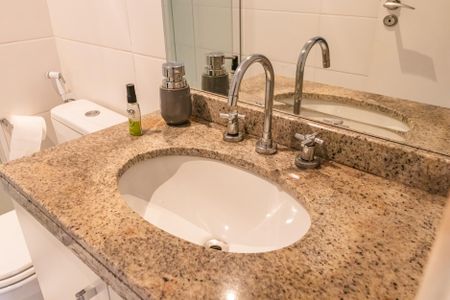 Apartamento à venda com 80m², 2 quartos e 1 vaga Apartamento à venda com 80m², 2 quartos e 1 vagaBanheiro Social