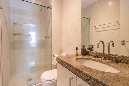 Apartamento à venda com 80m², 2 quartos e 1 vaga Apartamento à venda com 80m², 2 quartos e 1 vagaBanheiro Social