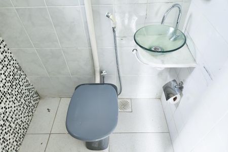 Banheiro  de kitnet/studio para alugar com 1 quarto, 9m² em Glória, Rio de Janeiro