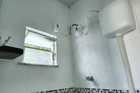 Banheiro  de kitnet/studio para alugar com 1 quarto, 9m² em Glória, Rio de Janeiro
