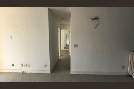 Sala de apartamento para alugar com 3 quartos, 75m² em Barra da Tijuca, Rio de Janeiro