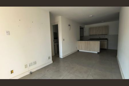 Sala de apartamento para alugar com 3 quartos, 75m² em Barra da Tijuca, Rio de Janeiro