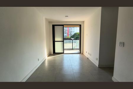 Apartamento para alugar com 75m², 3 quartos e 1 vaga Apartamento para alugar com 75m², 3 quartos e 1 vagaSala
