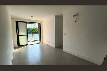 Sala de apartamento para alugar com 3 quartos, 75m² em Barra da Tijuca, Rio de Janeiro
