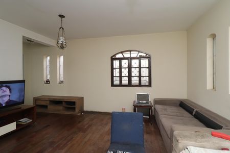 Casa à venda com 600m², 6 quartos e 6 vagasSala