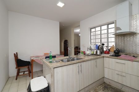 Casa à venda com 600m², 6 quartos e 6 vagasCozinha