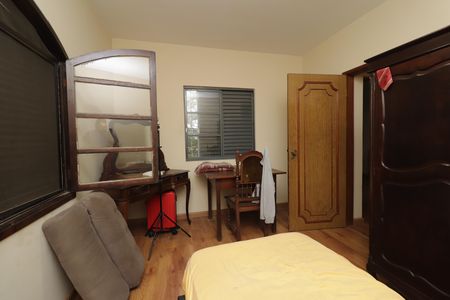 Casa à venda com 600m², 6 quartos e 6 vagasQuarto 2