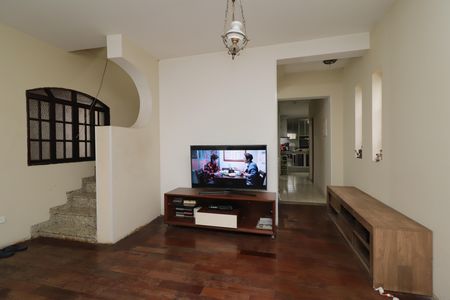 Sala de casa para alugar com 6 quartos, 600m² em Vila Regina, São Paulo