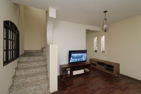 Casa à venda com 600m², 6 quartos e 6 vagasSala