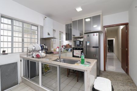 Casa à venda com 600m², 6 quartos e 6 vagasCozinha