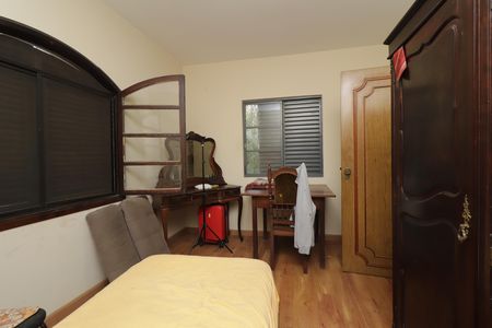 Casa à venda com 600m², 6 quartos e 6 vagasQuarto 2