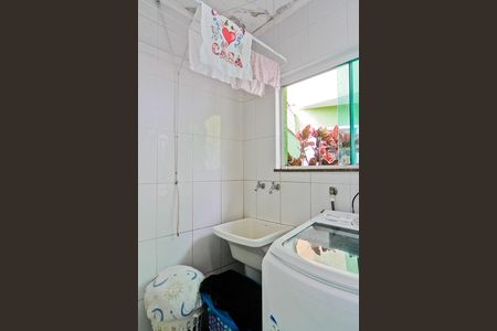 Casa à venda com 150m², 3 quartos e 2 vagas Casa à venda com 150m², 3 quartos e 2 vagasÁrea de Serviço