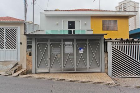 Casa à venda com 150m², 3 quartos e 2 vagas Casa à venda com 150m², 3 quartos e 2 vagasFachada + Placa