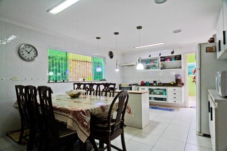 Casa à venda com 150m², 3 quartos e 2 vagas Casa à venda com 150m², 3 quartos e 2 vagasCozinha