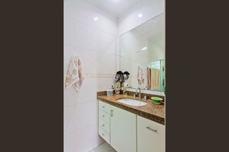 Casa à venda com 150m², 3 quartos e 2 vagas Casa à venda com 150m², 3 quartos e 2 vagasBanheiro da Suíte