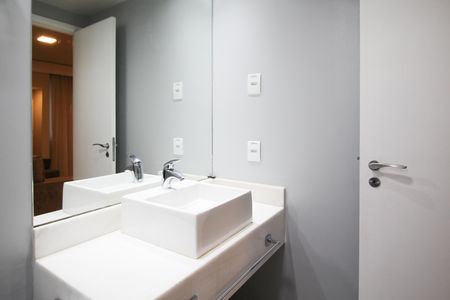 Studio para alugar com 25m², 1 quarto e 1 vaga Studio para alugar com 25m², 1 quarto e 1 vagaBanheiro