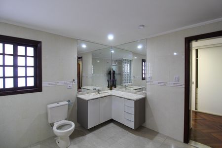 Casa à venda com 259m², 5 quartos e 4 vagasBanheiro do Quarto 2