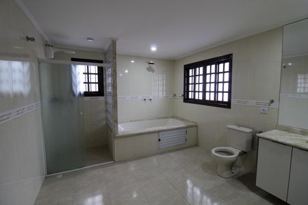 Casa à venda com 259m², 5 quartos e 4 vagasBanheiro do Quarto 2