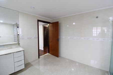 Casa à venda com 259m², 5 quartos e 4 vagasBanheiro do Quarto 2