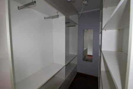 Casa à venda com 259m², 5 quartos e 4 vagasCloset do quarto 3