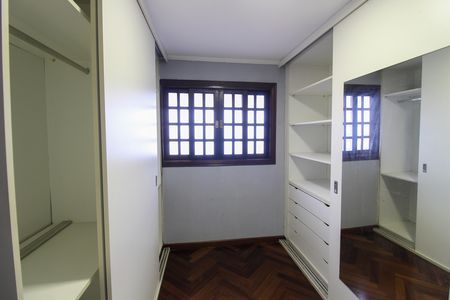 Casa à venda com 259m², 5 quartos e 4 vagasCloset do quarto 2