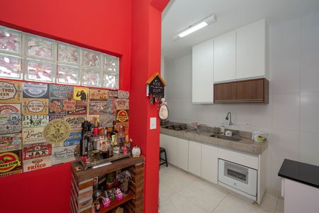 Apartamento à venda com 172m², 4 quartos e 2 vagas Apartamento à venda com 172m², 4 quartos e 2 vagasCOZINHA