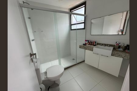 Apartamento à venda com 94m², 2 quartos e 1 vaga Apartamento à venda com 94m², 2 quartos e 1 vagaBanheiro
