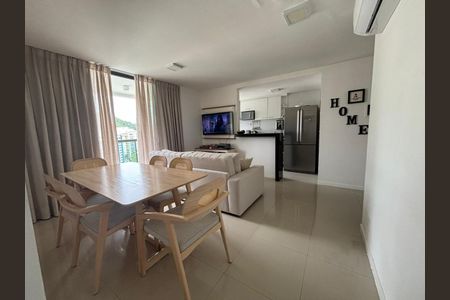 Apartamento à venda com 94m², 2 quartos e 1 vaga Apartamento à venda com 94m², 2 quartos e 1 vagaSala