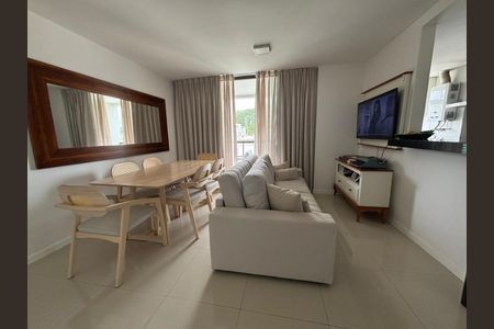 Apartamento à venda com 94m², 2 quartos e 1 vaga Apartamento à venda com 94m², 2 quartos e 1 vagaSala