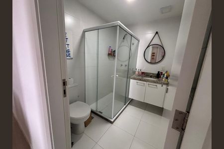 Apartamento à venda com 94m², 2 quartos e 1 vaga Apartamento à venda com 94m², 2 quartos e 1 vagaBanheiro