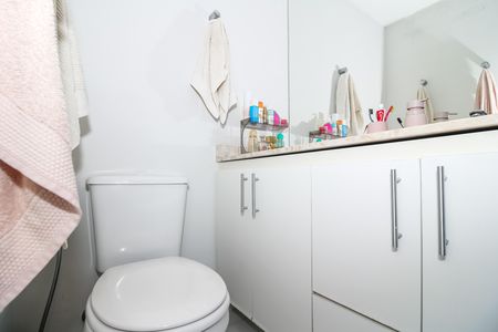 Apartamento à venda com 66m², 2 quartos e 1 vaga Apartamento à venda com 66m², 2 quartos e 1 vagaBanheiro da Suíte