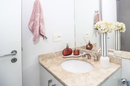 Apartamento à venda com 66m², 2 quartos e 1 vaga Apartamento à venda com 66m², 2 quartos e 1 vagaBanheiro