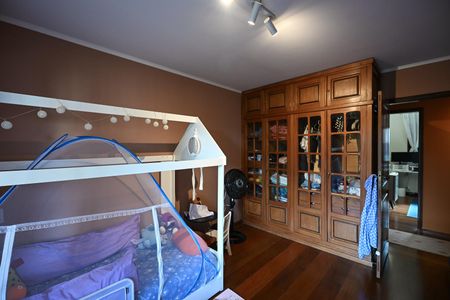 Apartamento à venda com 271m², 5 quartos e 4 vagasQuarto 2