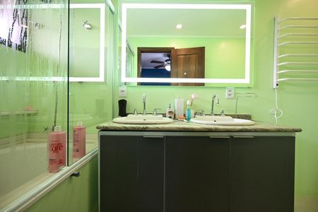 Apartamento à venda com 271m², 5 quartos e 4 vagasBanheiro Suíte 2