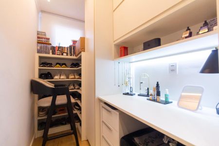 Apartamento à venda com 110m², 2 quartos e 2 vagas Apartamento à venda com 110m², 2 quartos e 2 vagasCloset