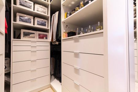 Apartamento à venda com 110m², 2 quartos e 2 vagas Apartamento à venda com 110m², 2 quartos e 2 vagasCloset