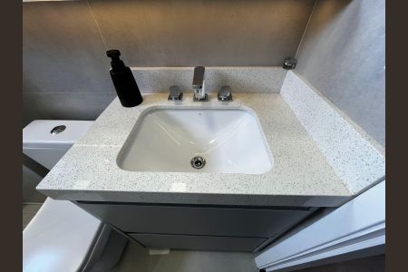 Apartamento à venda com 74m², 3 quartos e 2 vagas Apartamento à venda com 74m², 3 quartos e 2 vagasBanheiro