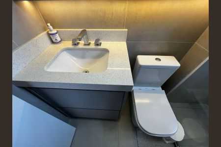 Apartamento à venda com 74m², 3 quartos e 2 vagas Apartamento à venda com 74m², 3 quartos e 2 vagasBanheiro