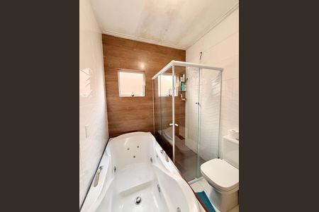 Casa à venda com 169m², 3 quartos e 6 vagasBanheiro da Suíte